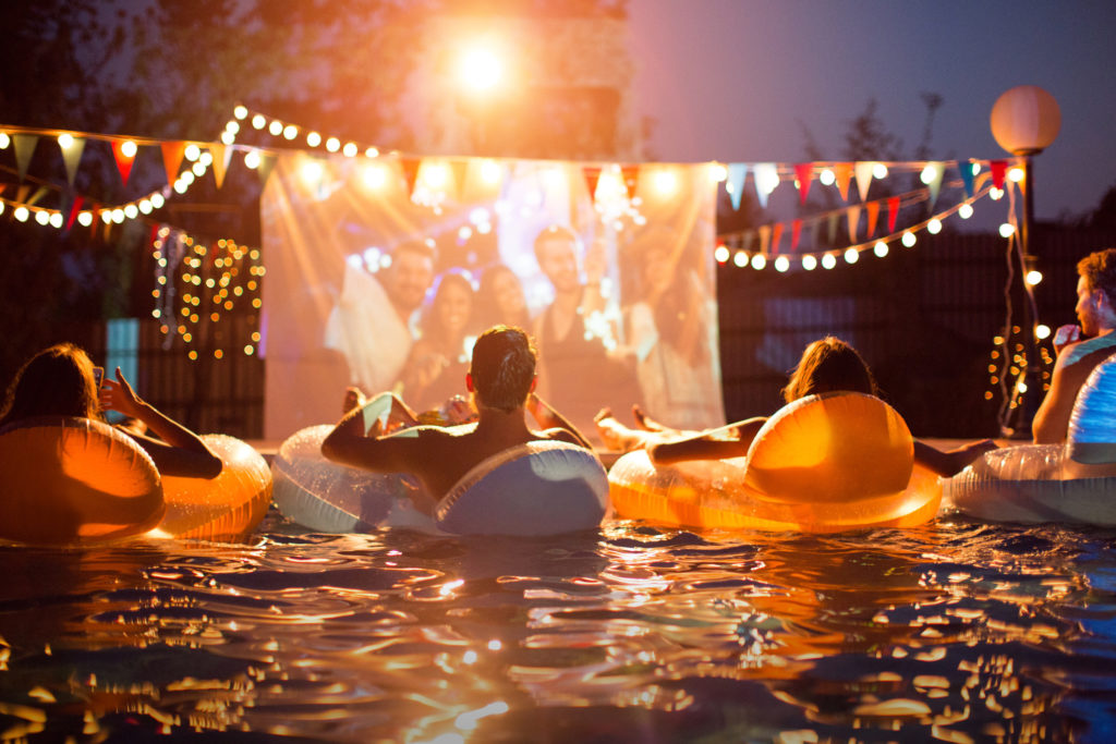 10 Cool Things To Do With A Projector( Indoors,Outdoors)