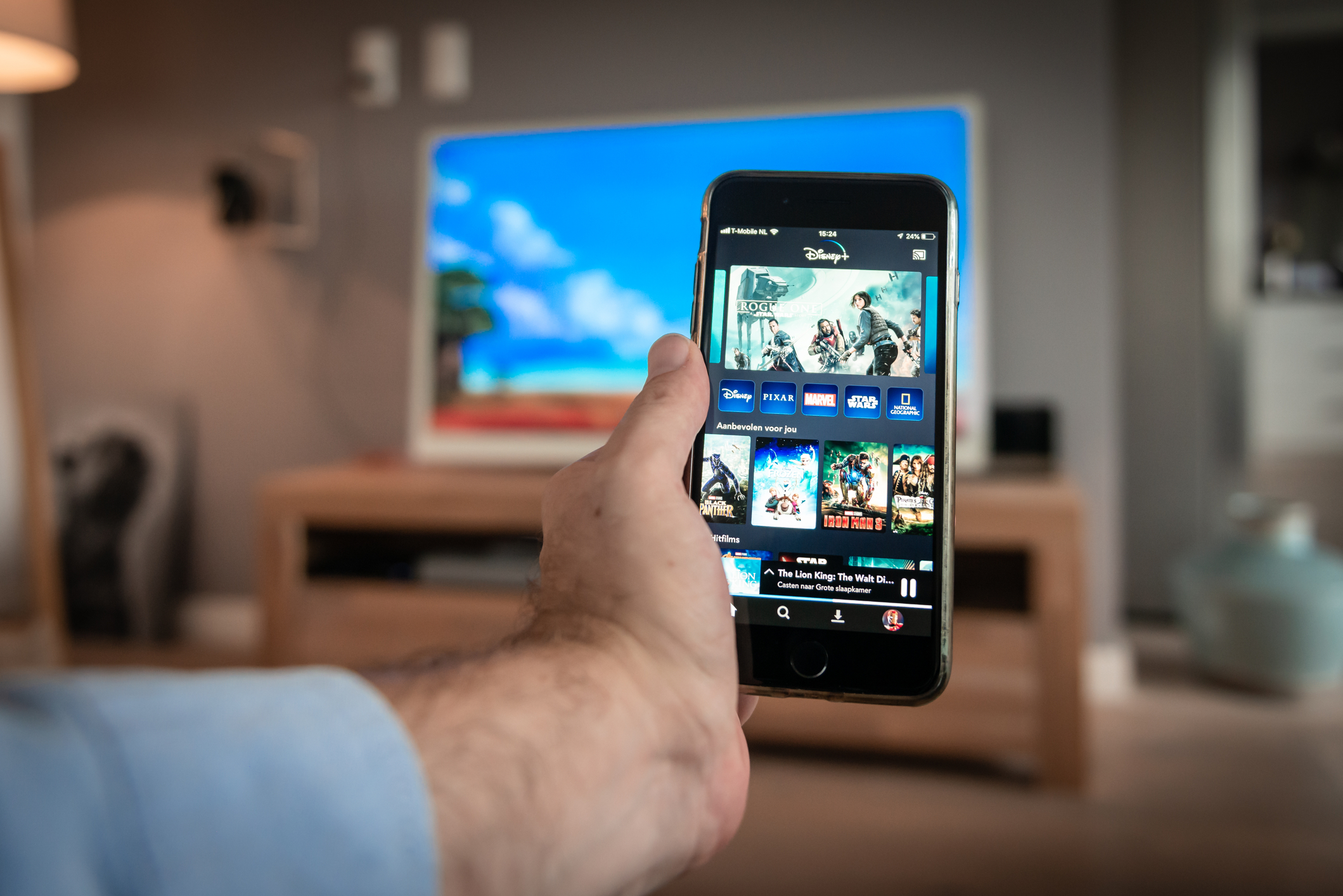 Can i stream my phone to my tv without wifi How To Quickly Connect Phone To Smart Tv Without Wifi The Conch Tech
